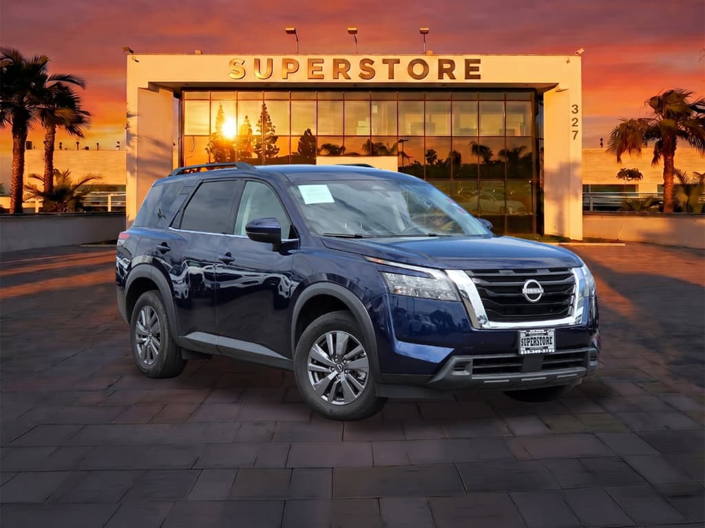 Dealer-provided photo of Nissan Pathfinder