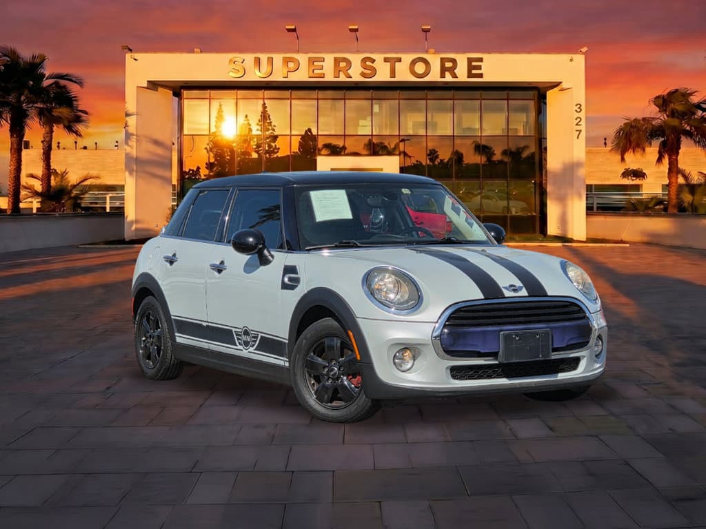 Dealer-provided photo of MINI Cooper