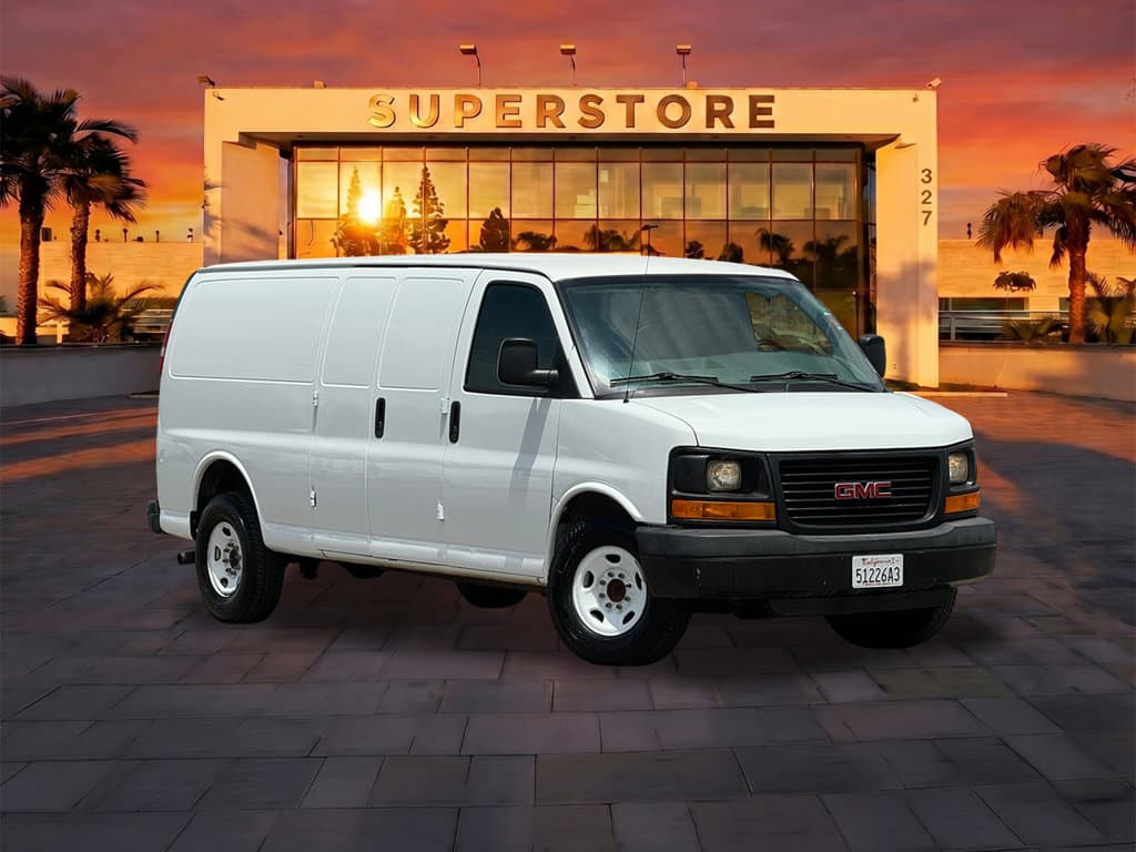 Dealer-provided photo of GMC Savana 2500