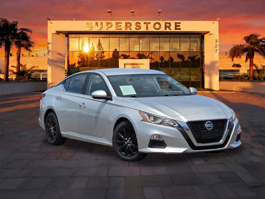 Dealer-provided photo of Nissan Altima