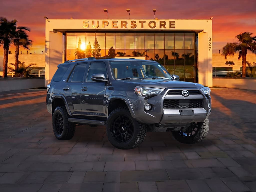 Dealer-provided photo of Toyota 4Runner