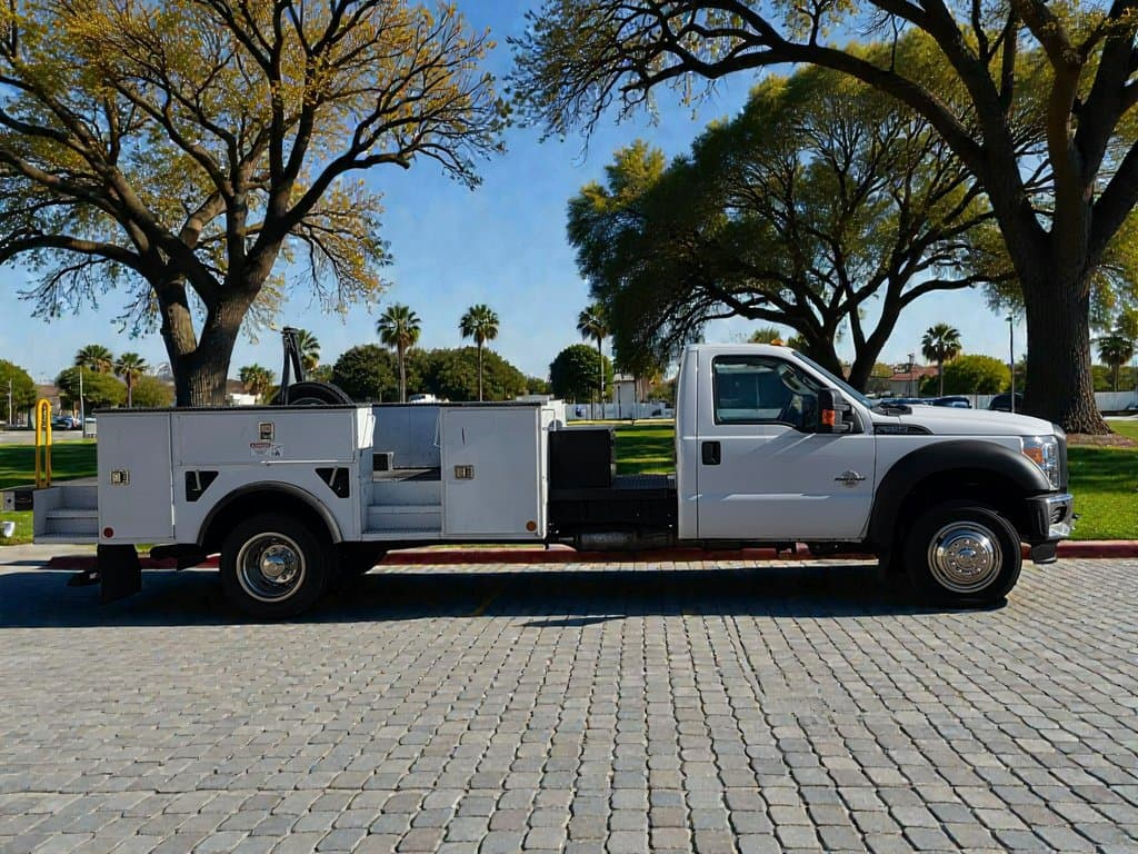 Dealer-provided photo of Ford F-550SD